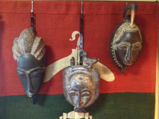 アフリカ仮面の数々